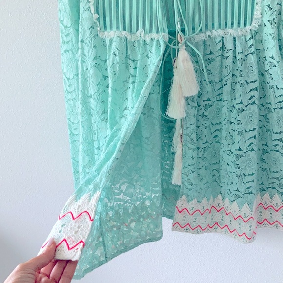 Hemant & Nandita Tie cardy/cape - Picture 6 of 7